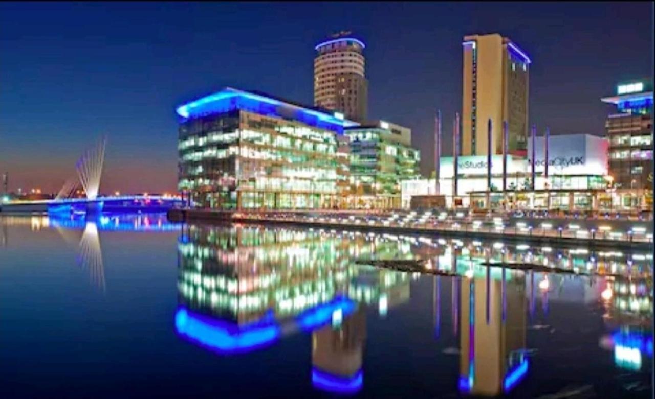 Exquisite Cosy 2-Bed Apartment In Salford Manchester Esterno foto