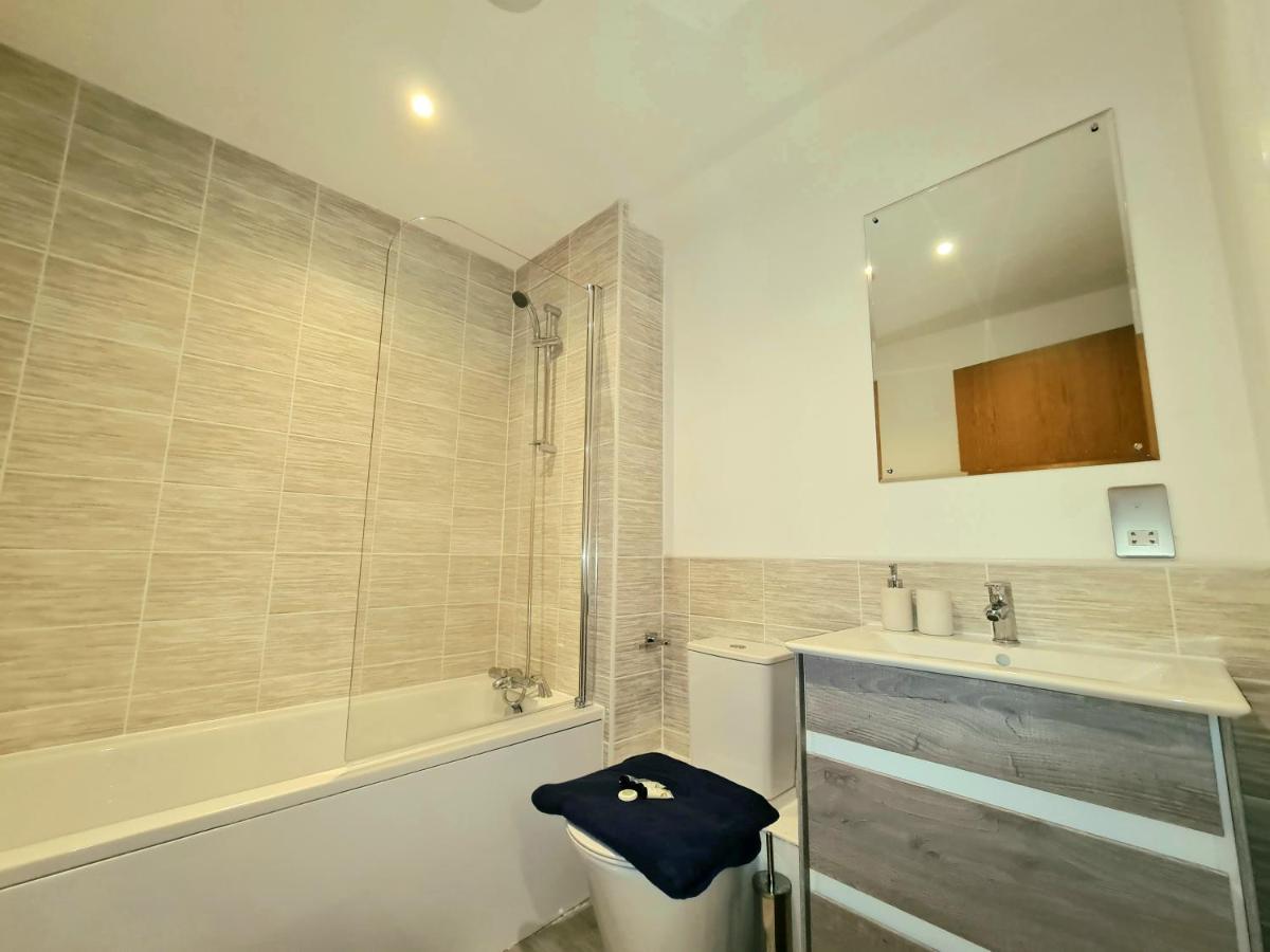 Exquisite Cosy 2-Bed Apartment In Salford Manchester Esterno foto