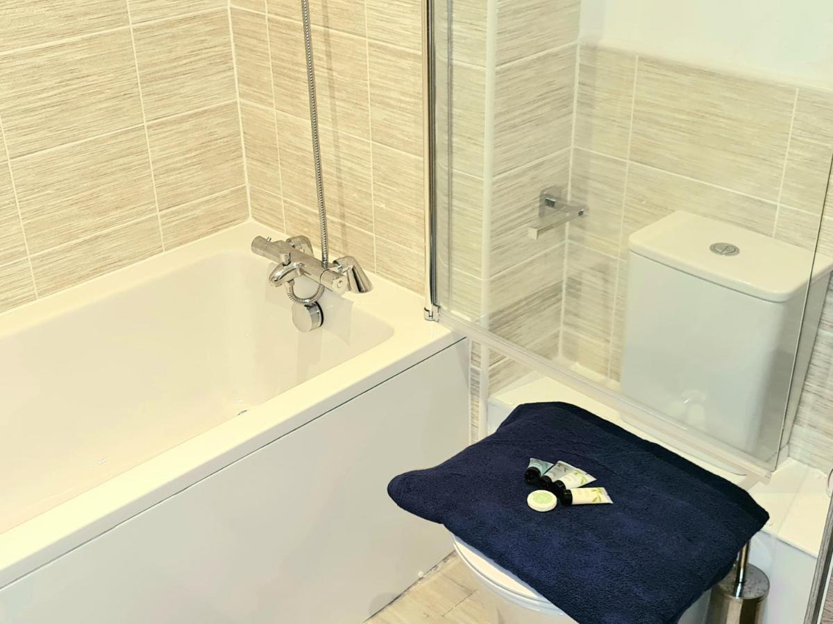 Exquisite Cosy 2-Bed Apartment In Salford Manchester Esterno foto