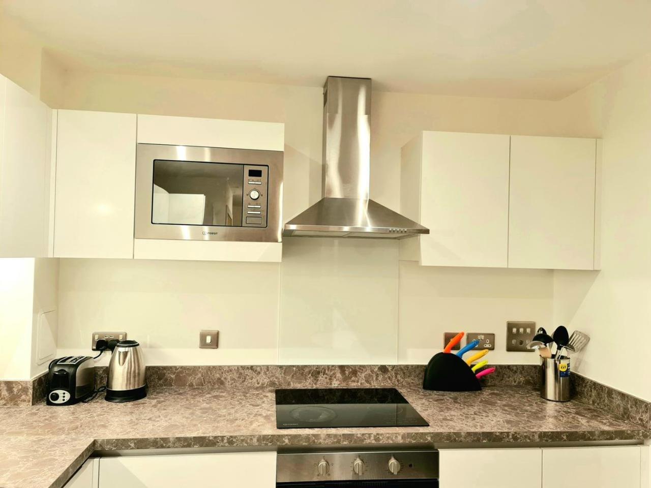 Exquisite Cosy 2-Bed Apartment In Salford Manchester Esterno foto