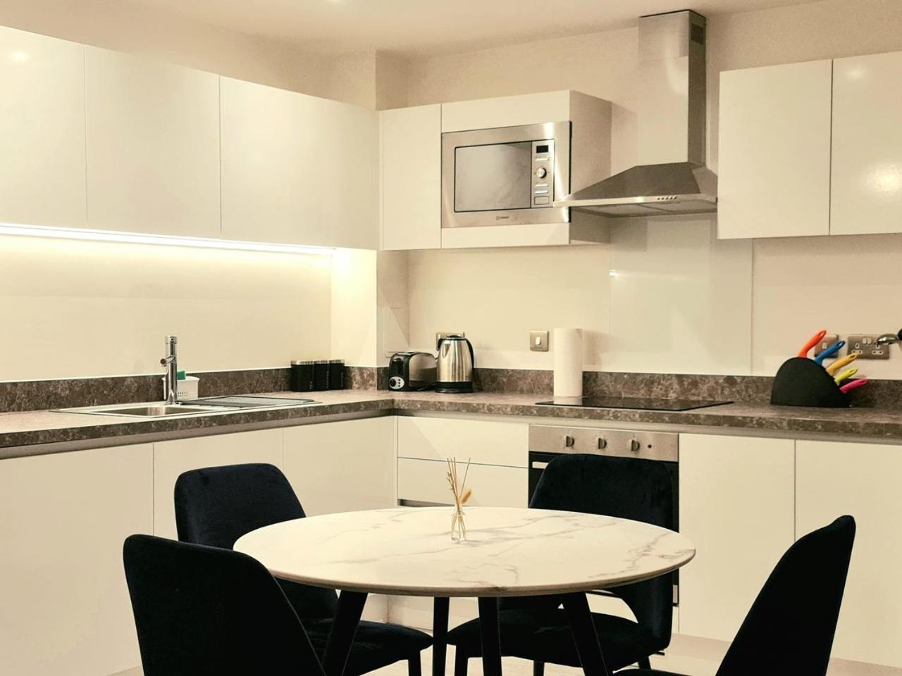Exquisite Cosy 2-Bed Apartment In Salford Manchester Esterno foto