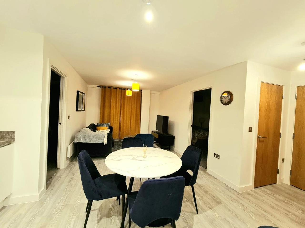 Exquisite Cosy 2-Bed Apartment In Salford Manchester Esterno foto