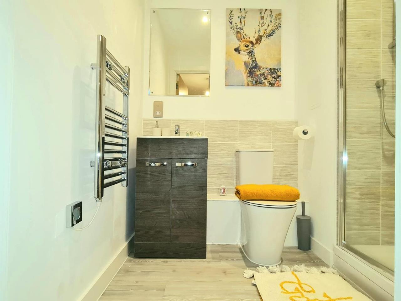 Exquisite Cosy 2-Bed Apartment In Salford Manchester Esterno foto