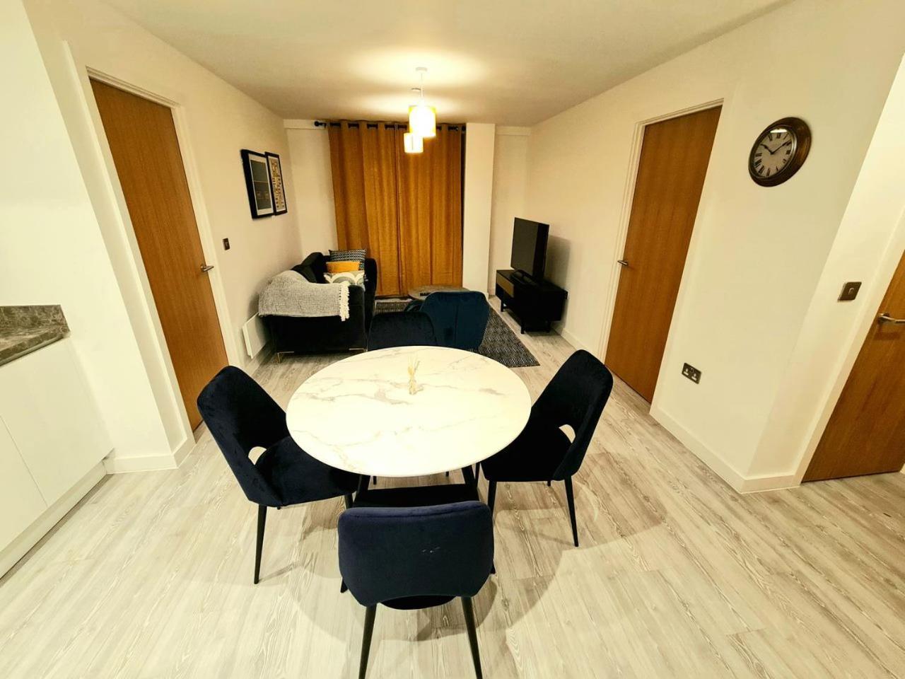 Exquisite Cosy 2-Bed Apartment In Salford Manchester Esterno foto