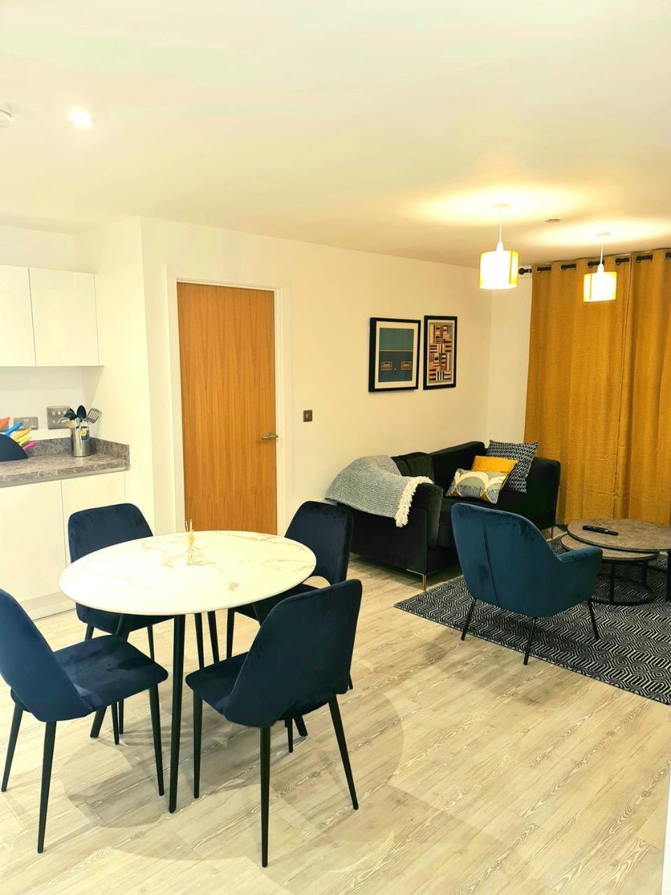 Exquisite Cosy 2-Bed Apartment In Salford Manchester Esterno foto
